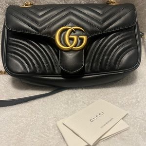 Style ‎443497 DTDIT 1000
The small GG Marmont camera bag
